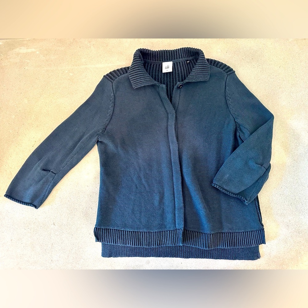 CAbi 3523 Pursuit Cardigan Medium M. This is a Cabi #3523 "Pursuit Cardigan".